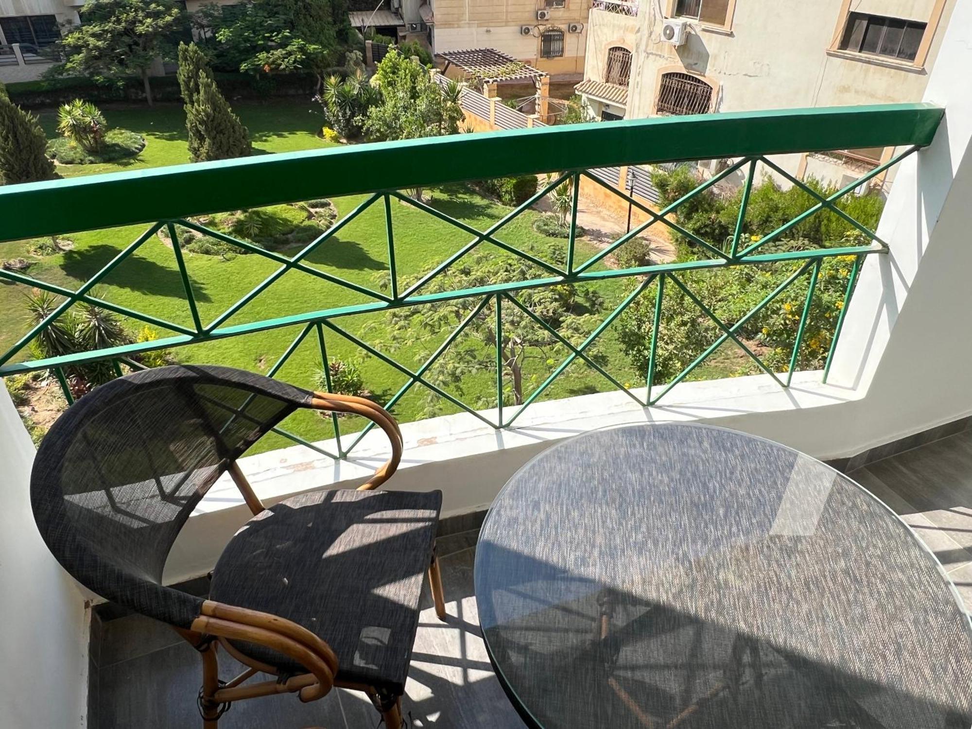 Sunny Elegant 3br Near Auc New Apartment