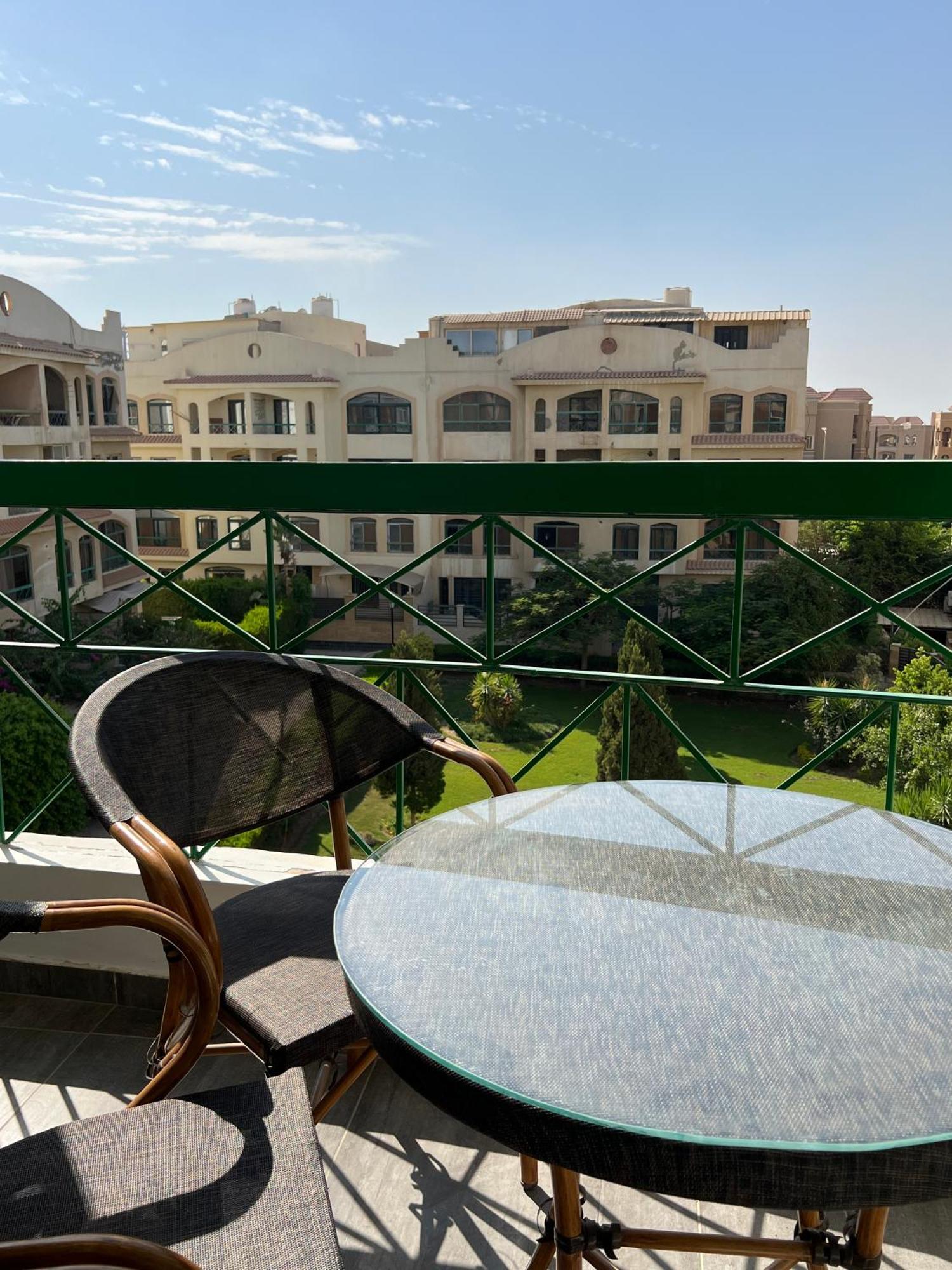 Apartment Sunny Elegant 3br Near Auc New *