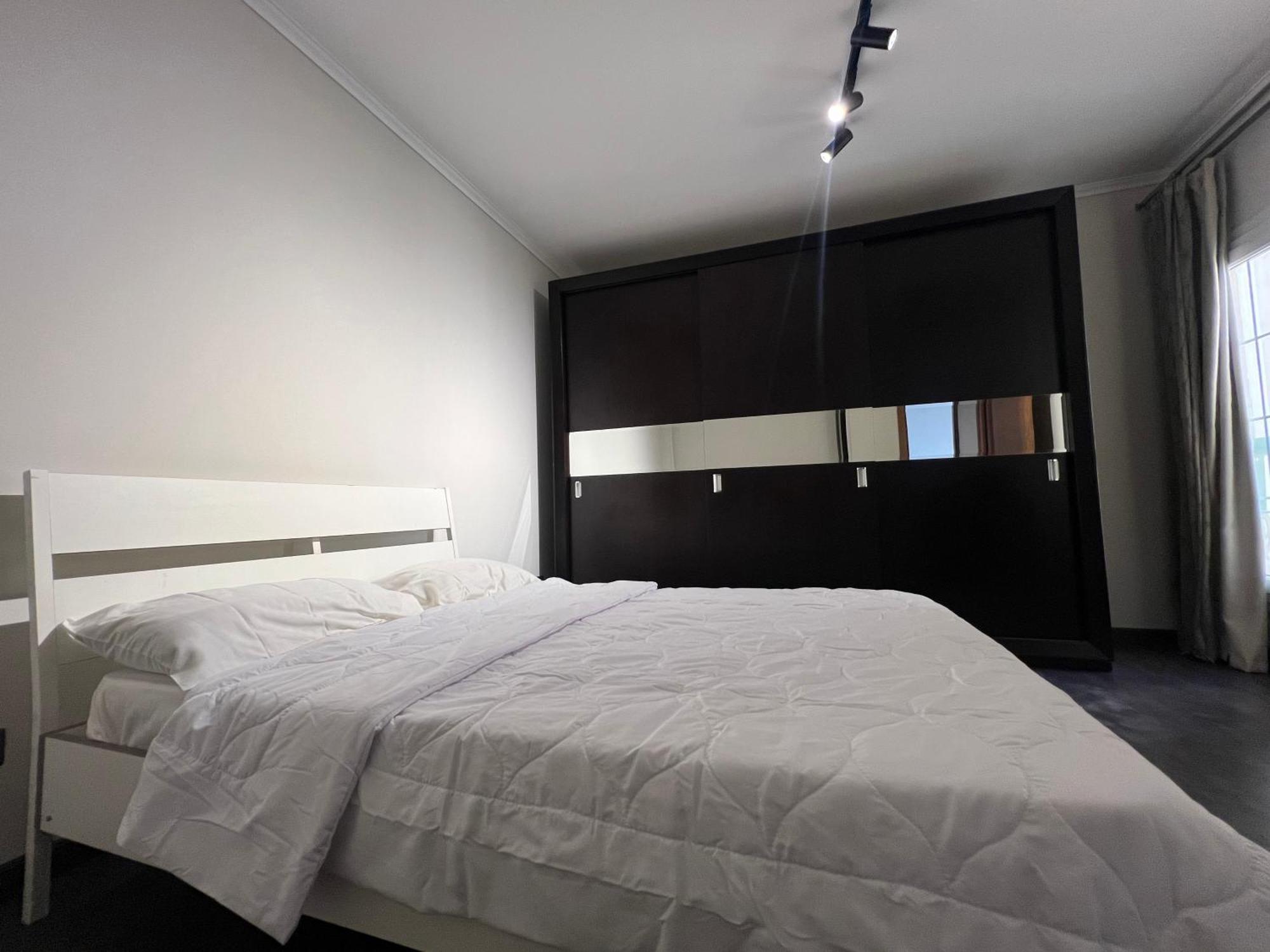 Sunny Elegant 3br Near Auc New Apartman *