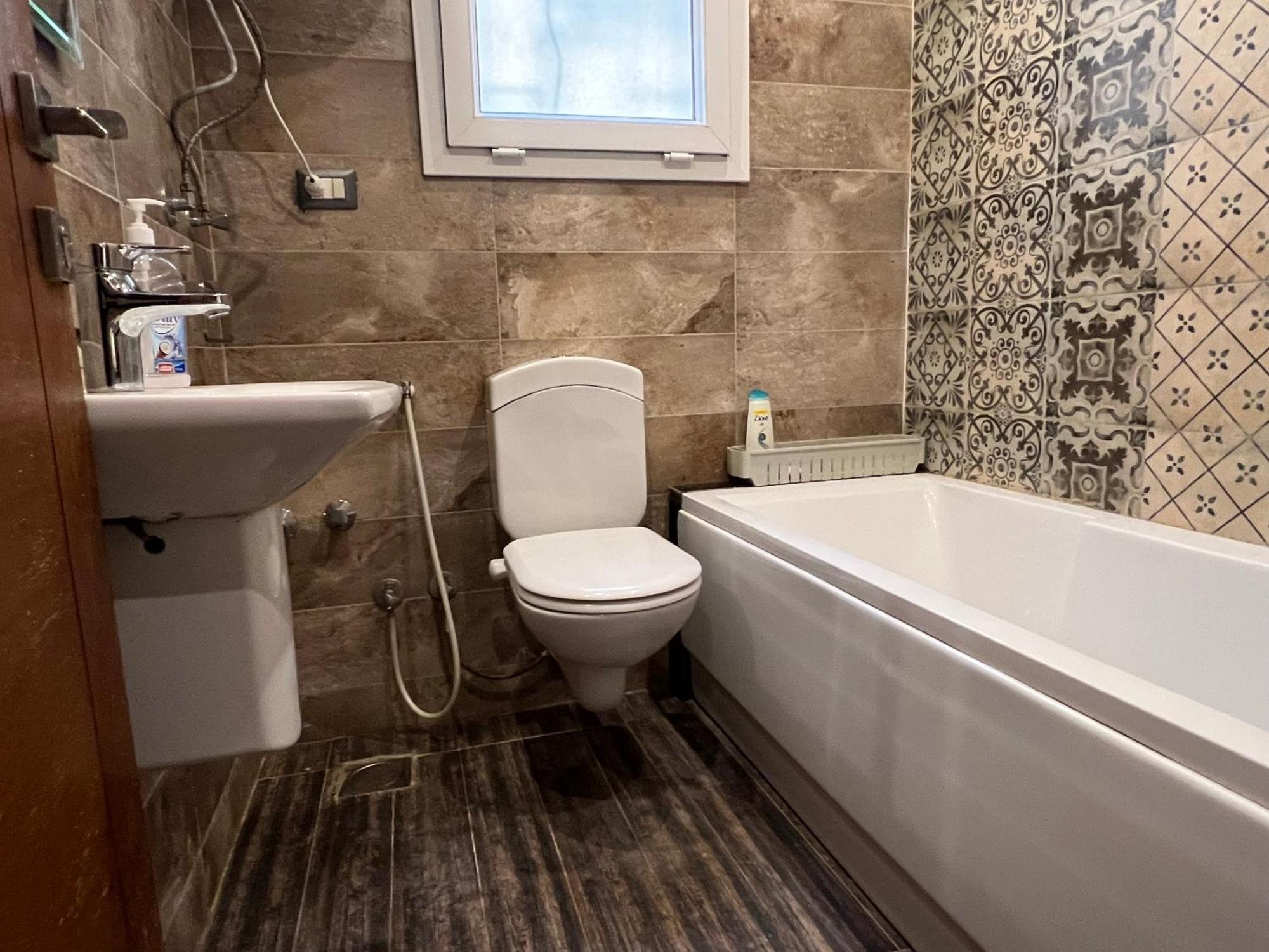 Sunny Elegant 3br Near Auc New Apartment *