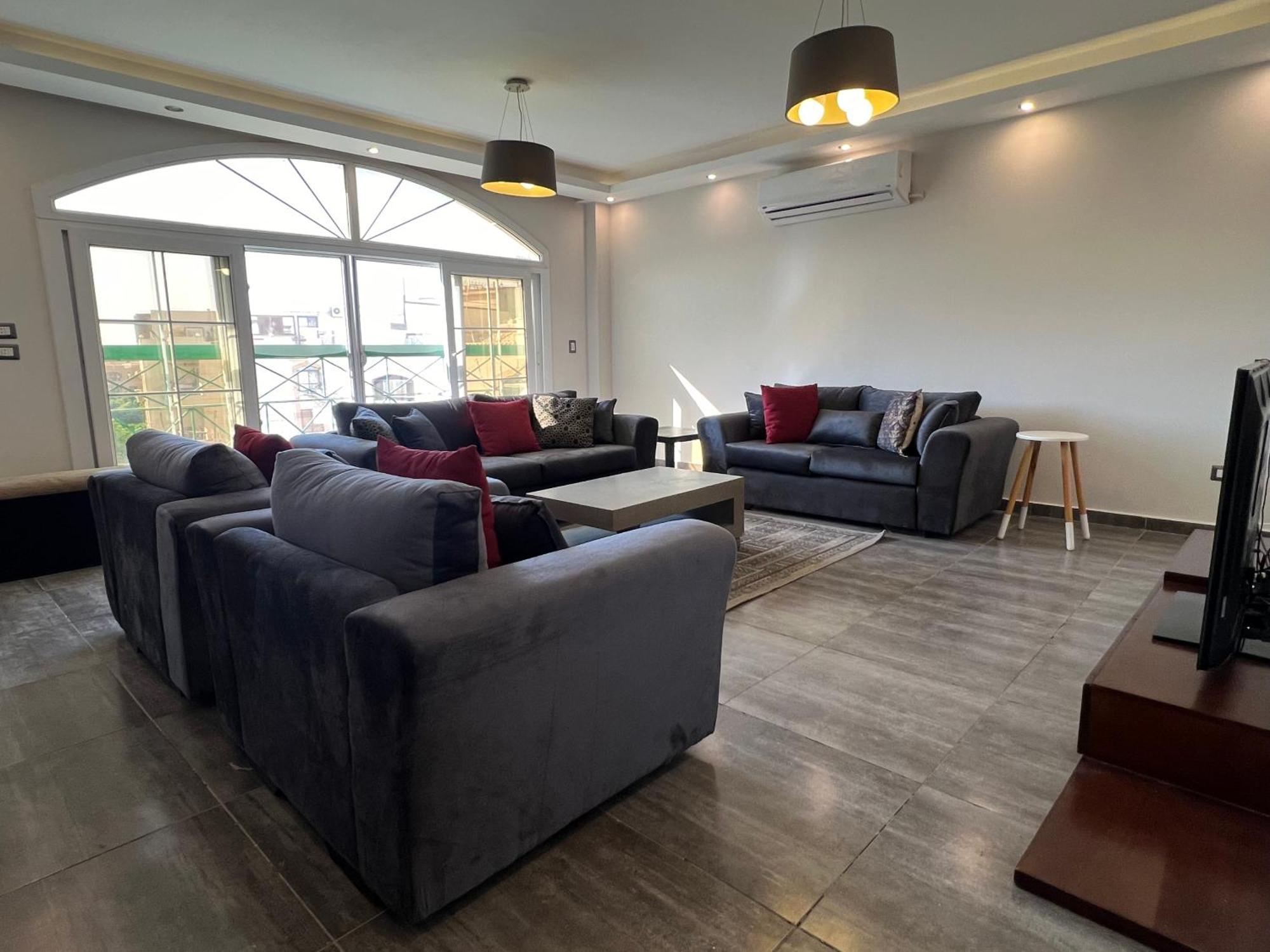 Apartment Sunny Elegant 3br Near Auc New