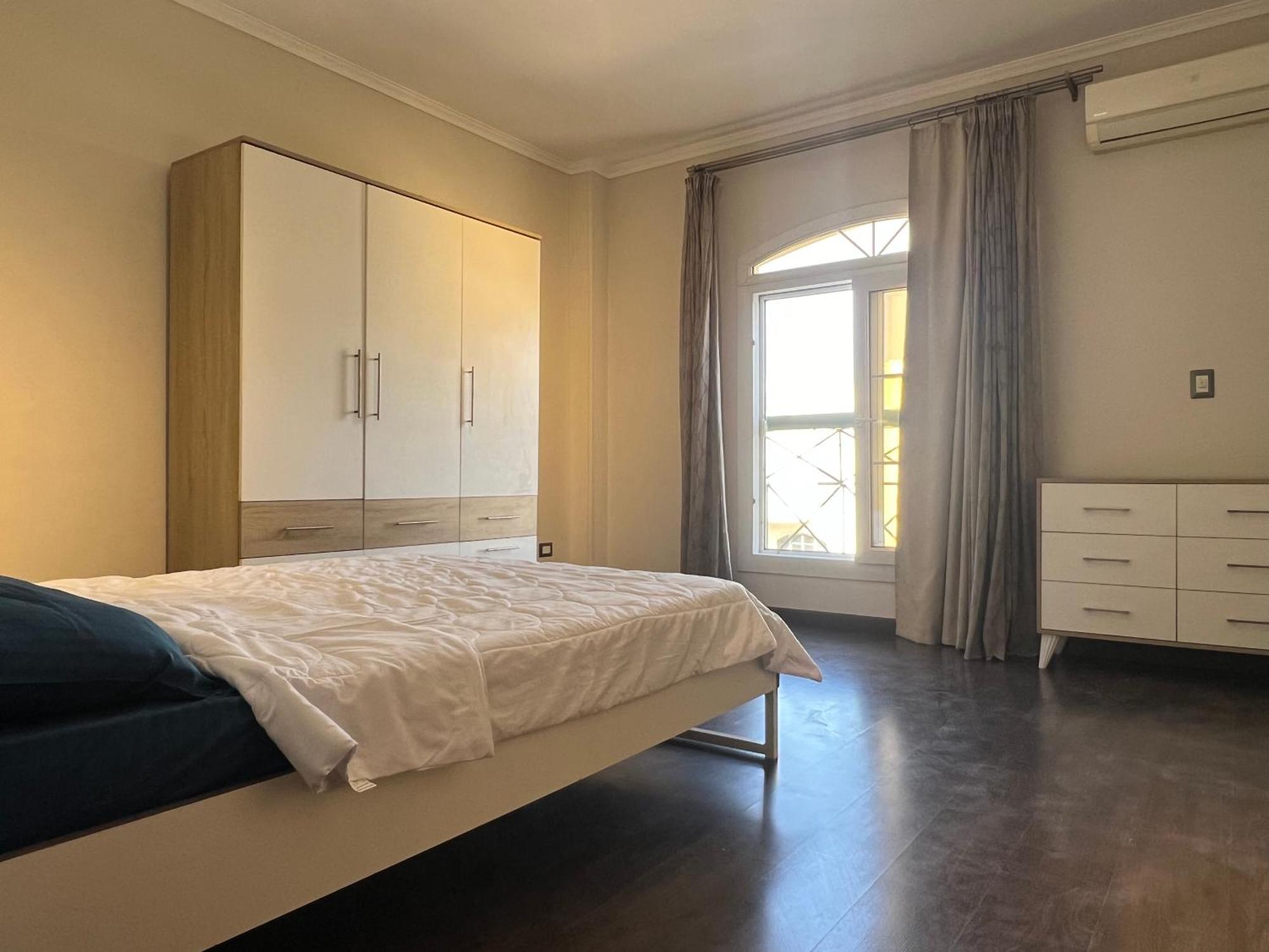 Sunny Elegant 3br Near Auc New *